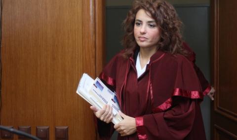 Калина Чапкънова: На какво основание президентът иска оставката на главния прокурор?! - 1