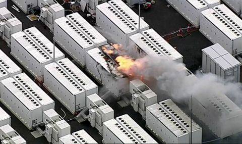 Пожар в едно от съоръженията за съхранение на енергия на Tesla - 1