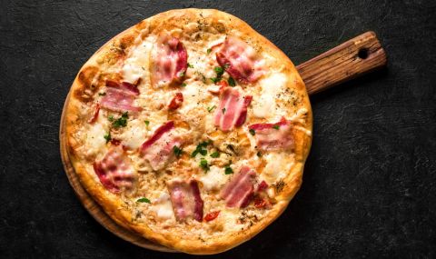 Рецепта на деня: Чеснова пица с моцарела и бекон - 1