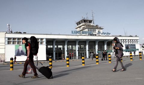 Всички пътнически полети на летището в Кабул са отменени - 1