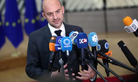 The French Foreign Minister reported constructive progress in peace talks in Ukraine  - 1