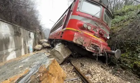 Машинистите на дерайлиралия влак край Трявна: След 20 метра ни очакваше пропаст, но се спасихме