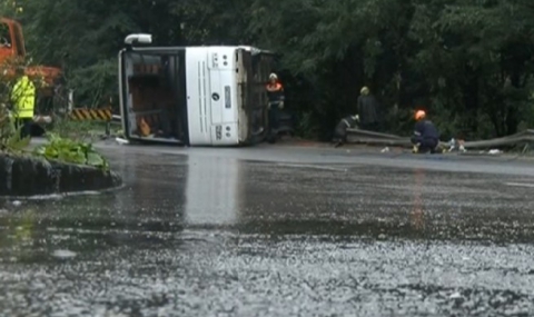 Тежка катастрофа с румънски автобус затвори Хаинбоаз (обновена) - 1