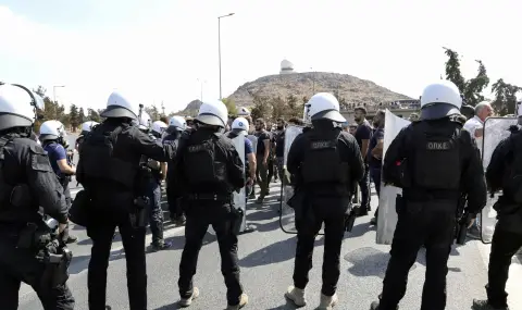 Турски шофьор на камион бе арестуван на пристанището в Солун за трафик на хора - 1