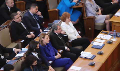 Искри в коалицията: ИТН иска да вземе от ДБ две места във водещи парламентарни комисии - 1