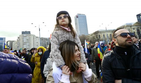 Протести срещу COVID-мерките заляха улиците на румънски градове - 1