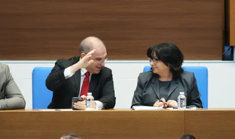 Пускат пощенска марка, посветена на еврото