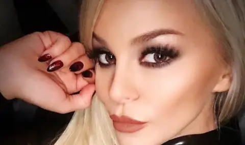 Деси Слава разкри най-болезнените си тайни: „Преживях го, музиката ме спаси!“ - 1