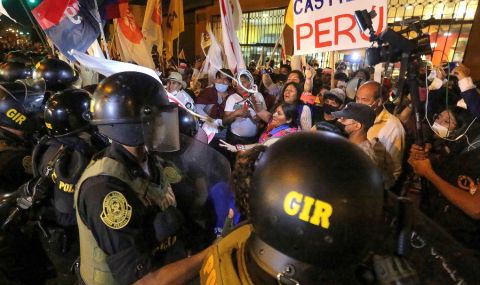 Перу: Въведен е комендантски час в опит да се обуздаят протестите - 1