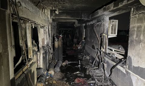 Десетки ранени при пожар и срутване на сграда в Багдад - 1