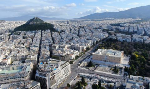 Стотици пенсионери се събраха в центъра на Атина на протест - 1