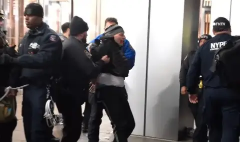 Десетки арестувани при пропалестински протести на две от най-големите летища в САЩ ВИДЕО - 1