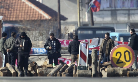 Косовските сърби бетонираха барикадите - 1