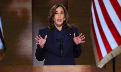 Kamala Harris criticizes Donald Trump for politicizing Arlington National Cemetery  - 1