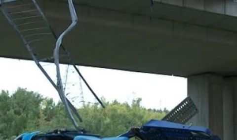 Кой е виновен за катастрофата с автовоз на "Струма"- техническа повреда или пътят? - 1