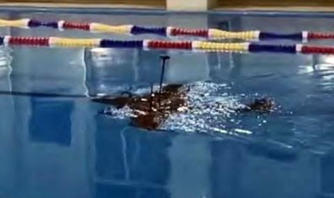 Китайски дрон, способен да лети, гмурка се и плува под вода - 1