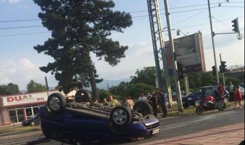 Тежка катастрофа в Пловдив след бясно минаване на червено - 1