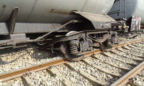 Влак блъсна и уби 21-годишен край гарата в Кресна  - 1