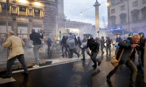 Сблъсъци на протестите срещу здравния паспорт в Италия - 1