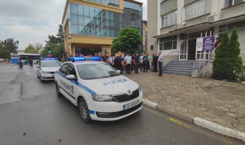 Полицията залови тир, натоварен с мигранти в Бургас - 1