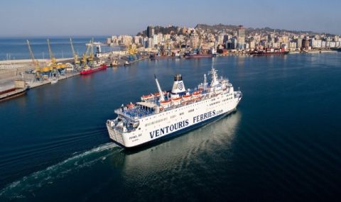 Изправят пред съда за убийство капитан на гръцки ферибот и трима от екипажа, избутали в морето закъснял пътник - 1