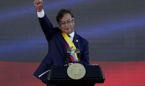 Президентът на Колумбия отстрани директора на националната полиция, подкрепял екзорсизъм при залавяне на бегълци - 1