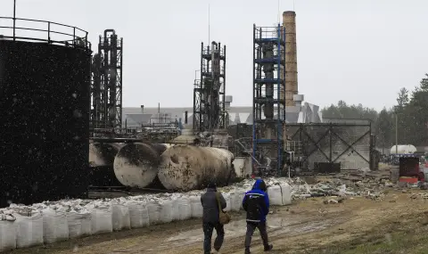 Украйна удари рафинерии и военни съоръжения в Русия с дронове - 1