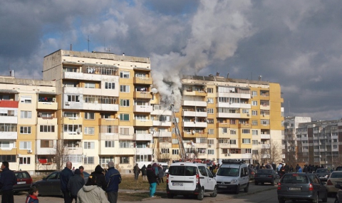 Жена загина при пожар в Русе (Снимки) - 1