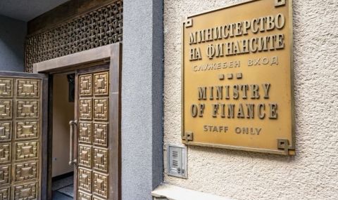 МФ: България няма намерения да прави реекспорт на руски нефт - 1