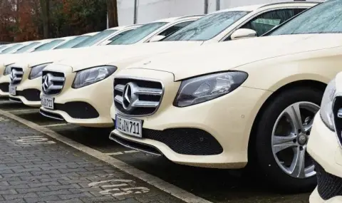 After 120 years, Mercedes-Benz stops the production of taxi cars  - 1