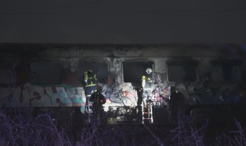 Изгасен е пожарът в бързия влак София-Варна - 1