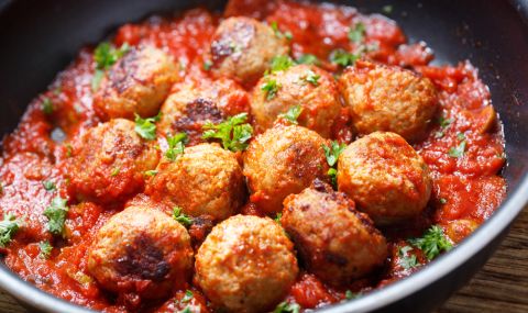 Рецепта на деня: Тефтели в доматен сос - 1