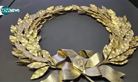 They show the wreath presented by Boris III to the Freedom Monument 90 years ago  - 1