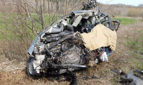 Шофьор загина в тежка катастрофа с ТИР СНИМКИ - 1