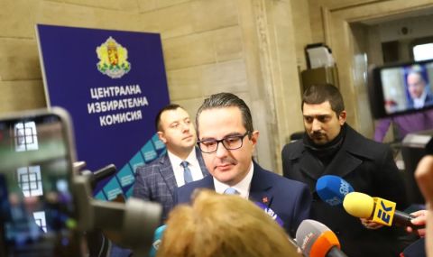 "Възраждане" се регистрира за участие в изборите - 1