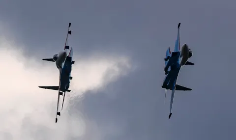 Украйна съобщи, че е поразила руски Су-24 на летището „Саки“ в Крим