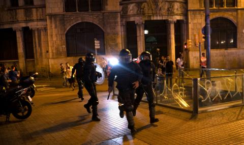 Сблъсъци между демонстранти и полицаи в Барселона - 1