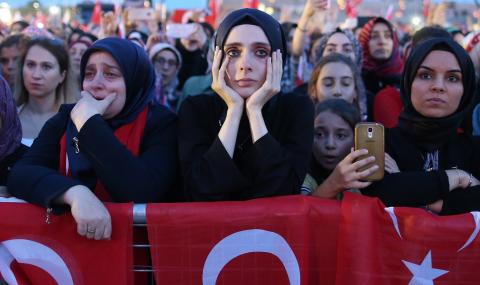 Все повече турци бягат от родината си - 1