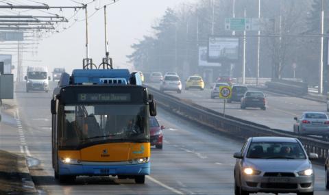 Над 22 000 държавни служители пътуват безплатно в София - 1