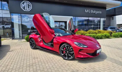 Собственикът на най-голямата верига оптики у нас купи първия роудстър MG Cyberster в България - 1