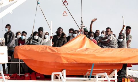 Спасиха повече от 70 мигранти в Средиземно море - 1