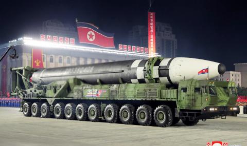 Северна Корея се похвали с уникална ракета, която може би е... фалшива - 1