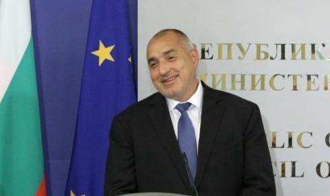 Българският премиер честити на френския президент на английски - 1
