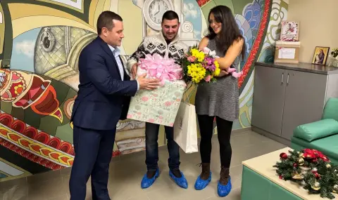 Първото бебе на 2024 г. в Русе получи грамота и подарък от кмета Пенчо Милков - 1