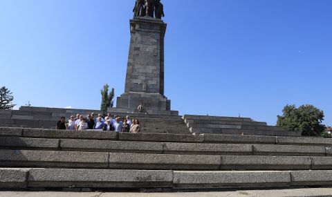 "Възраждане"  ще организират дежурства за опазване от демонтиране на Паметника на съветската армия  - 1