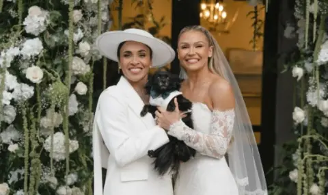 Легендарната Марта каза "да" на любимата си Кари Лорънс на интимна церемония във Флорида - 1