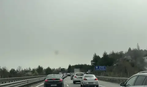 Nightmare traffic on the main road E-79 near Simitli  - 1