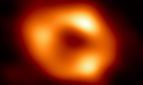 Засякоха активност от свърхмасивната черна дупка в центъра на галактиката ни - 1