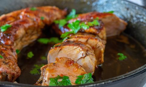 Рецепта на деня: Крехко свинско с меден сос - 1