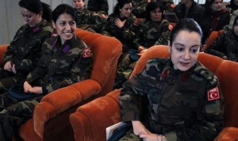 Турската армия разреши на жените да носят забрадки - 1